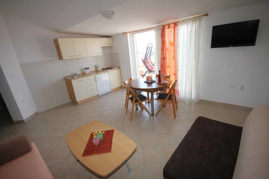 Apartments Adriatika Макарська Екстер'єр фото