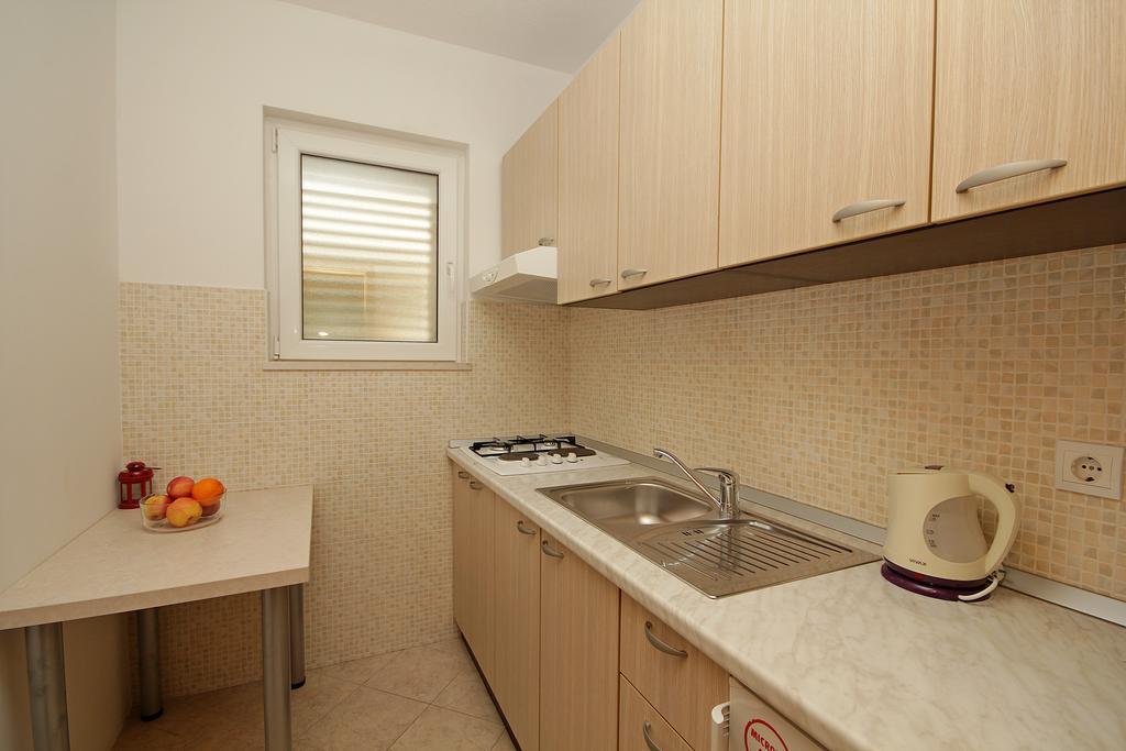 Apartments Adriatika Макарська Екстер'єр фото